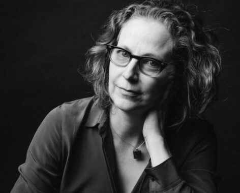 Portrait in black and white of Julie Mayo by Ebru Yildez.
