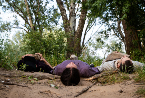 3 people lying down with rocks on their chest. Photo by Marta Różańska.