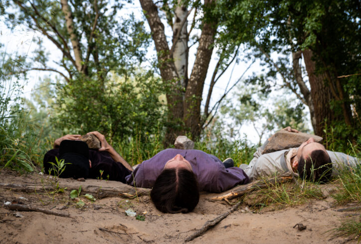 3 people lying down with rocks on their chest. Photo by Marta Różańska.